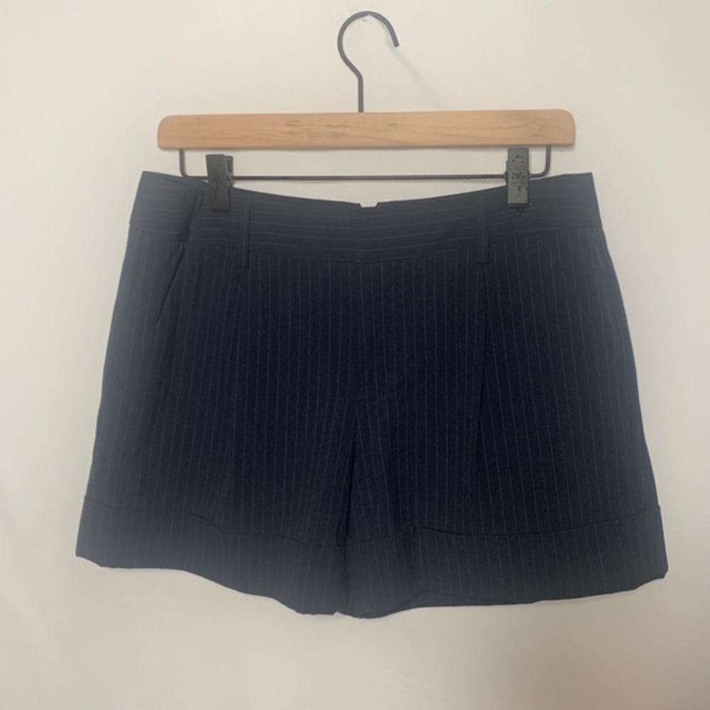 GAP NAVY SHORT FRONT PLEAT